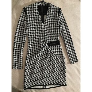 Black and white stoothhound dress. Above the knee.